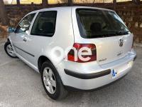 VOLKSWAGEN Golf 2000