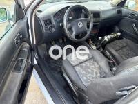 VOLKSWAGEN Golf 2000