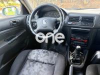 VOLKSWAGEN Golf 2000