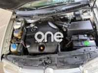 VOLKSWAGEN Golf 2000