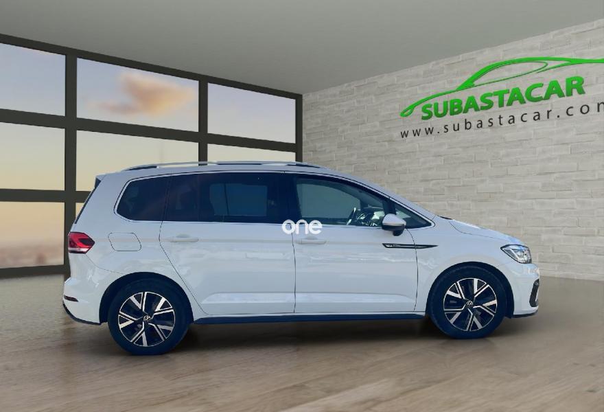 VOLKSWAGEN Touran 2021
