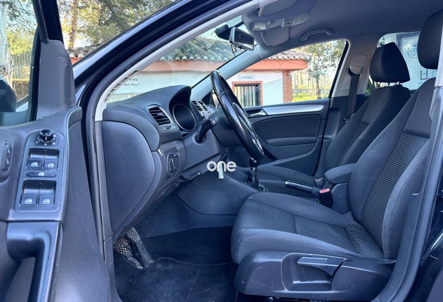 VOLKSWAGEN Golf 2012