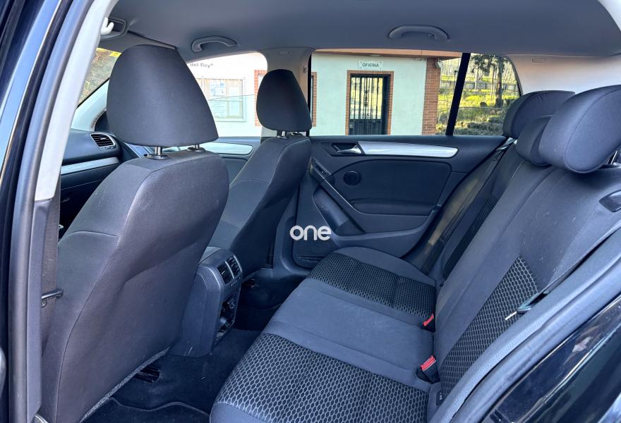 VOLKSWAGEN Golf 2012