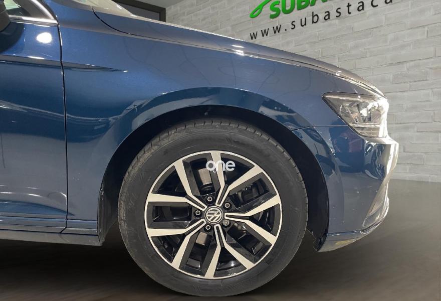 VOLKSWAGEN Passat 2019