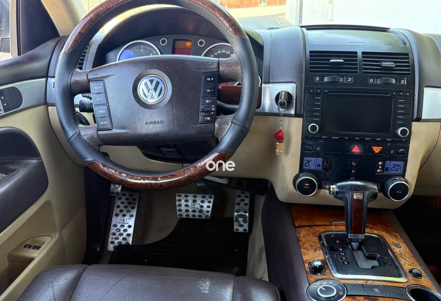 VOLKSWAGEN Touareg 2005