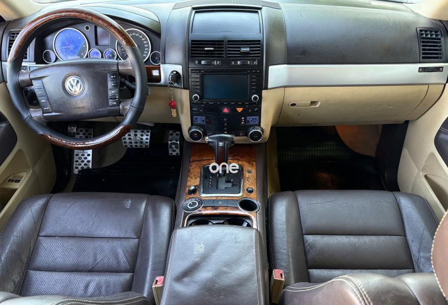 VOLKSWAGEN Touareg 2005