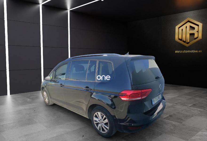 VOLKSWAGEN Touran 2023