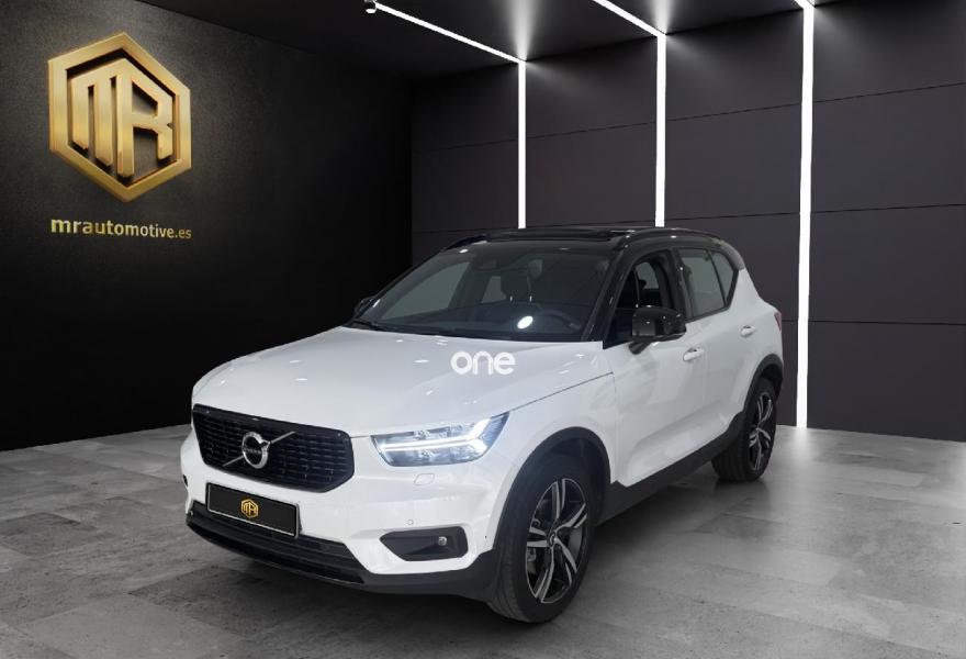 VOLVO XC40 2021