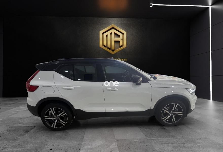 VOLVO XC40 2021