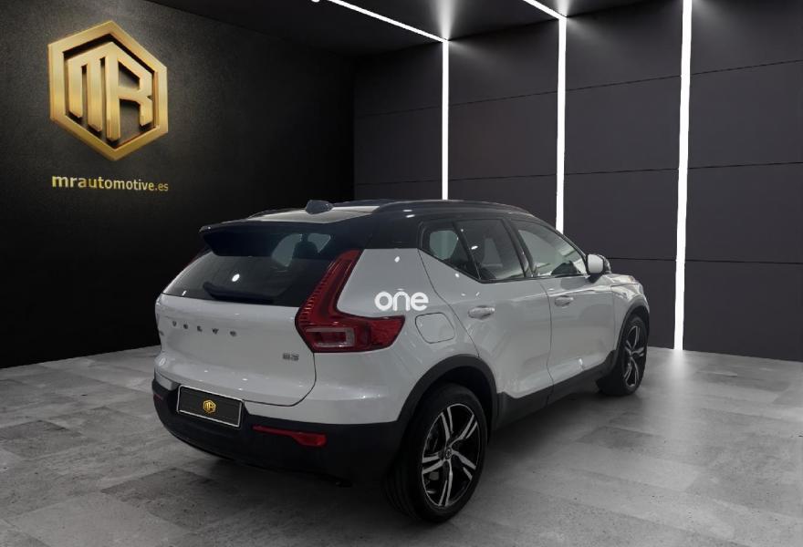 VOLVO XC40 2021