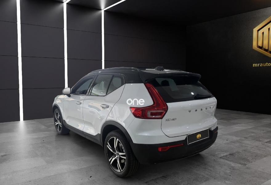 VOLVO XC40 2021