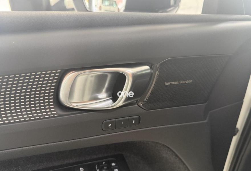 VOLVO XC40 2021