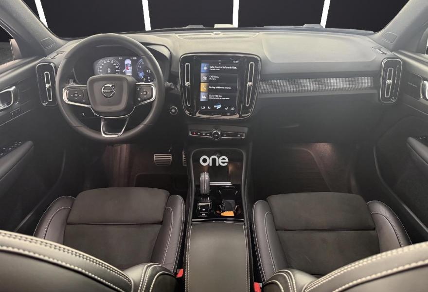 VOLVO XC40 2021