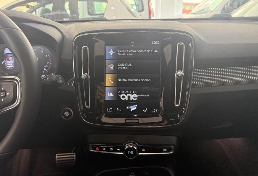 VOLVO XC40 2021