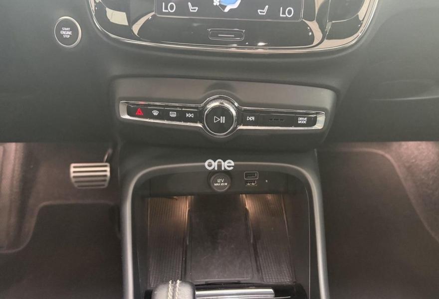 VOLVO XC40 2021