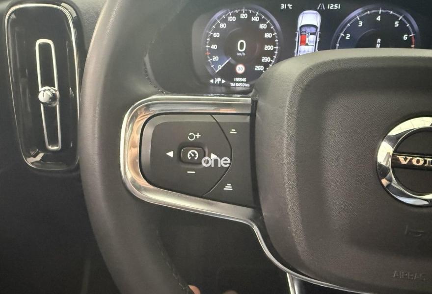 VOLVO XC40 2021