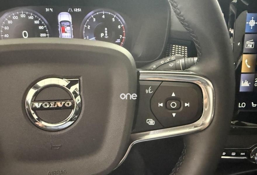 VOLVO XC40 2021