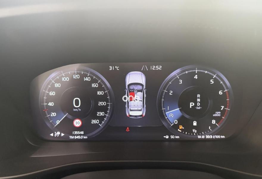 VOLVO XC40 2021