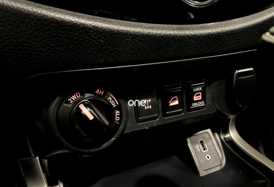 NISSAN Navara 2020